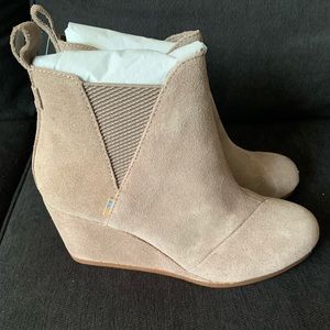 Authentic Toms Suede Kelsey Wedge Booties